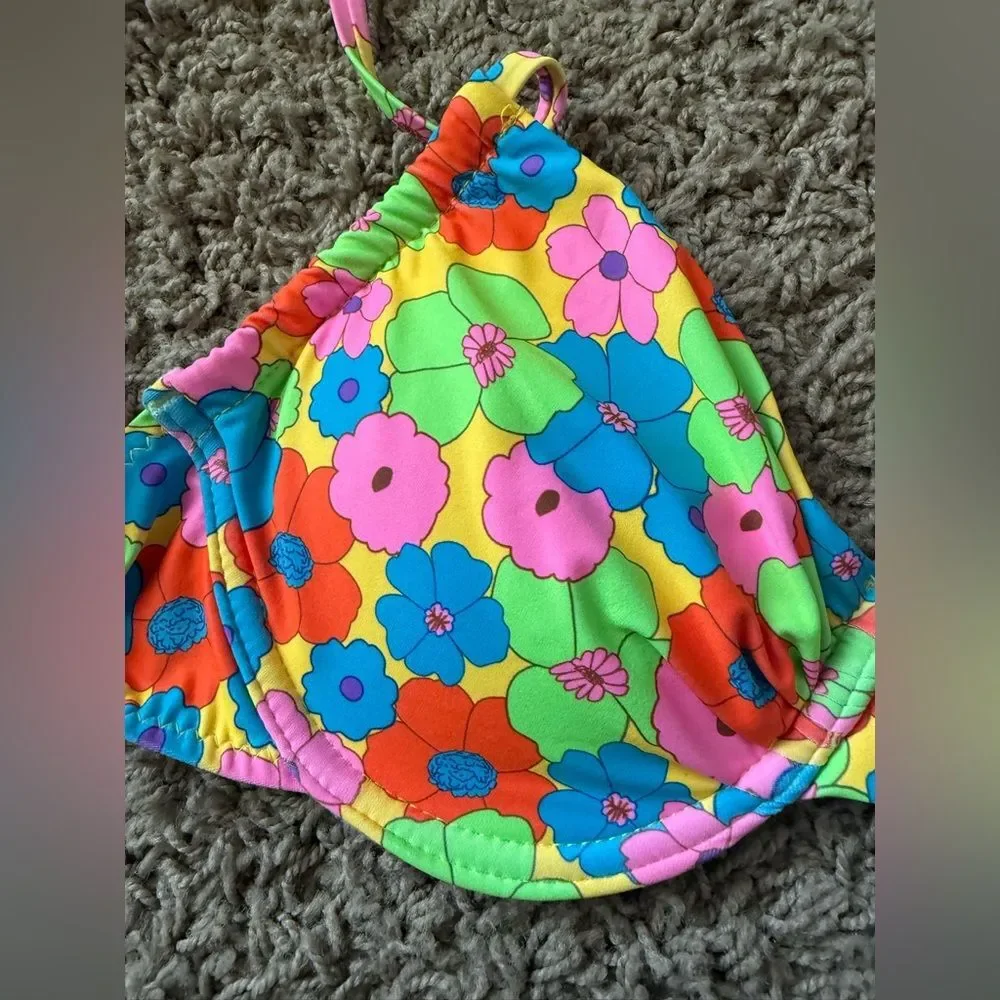 Shein NWOT floral Bikini top. Underwire removable padding Medium pink blue green